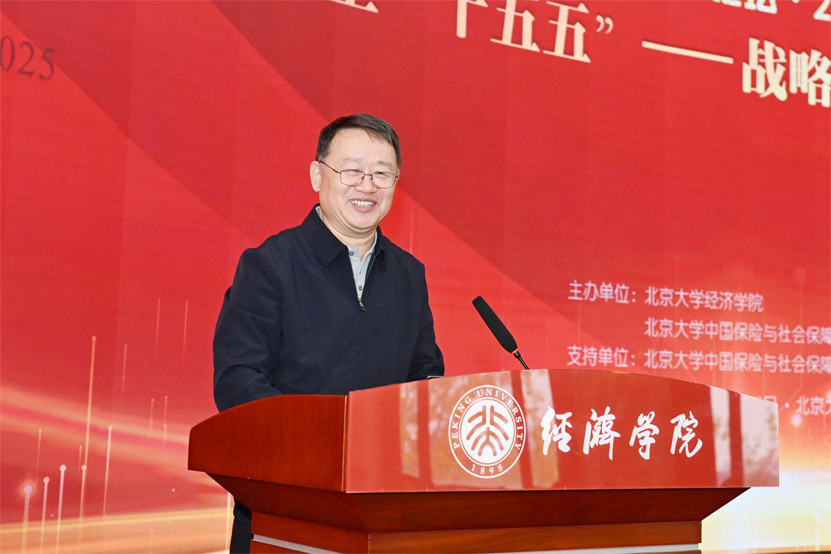 编辑后:图4 梁涛发表大会演讲.jpg