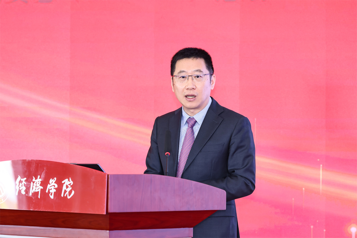 编辑后:图9 郑伟发表大会演讲.jpg
