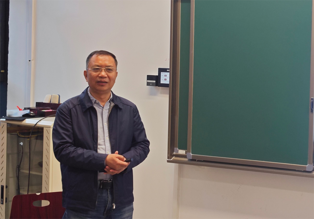 编辑后:图1 寇业富演讲中.jpg 编辑后:图1 寇业富演讲中.jpg